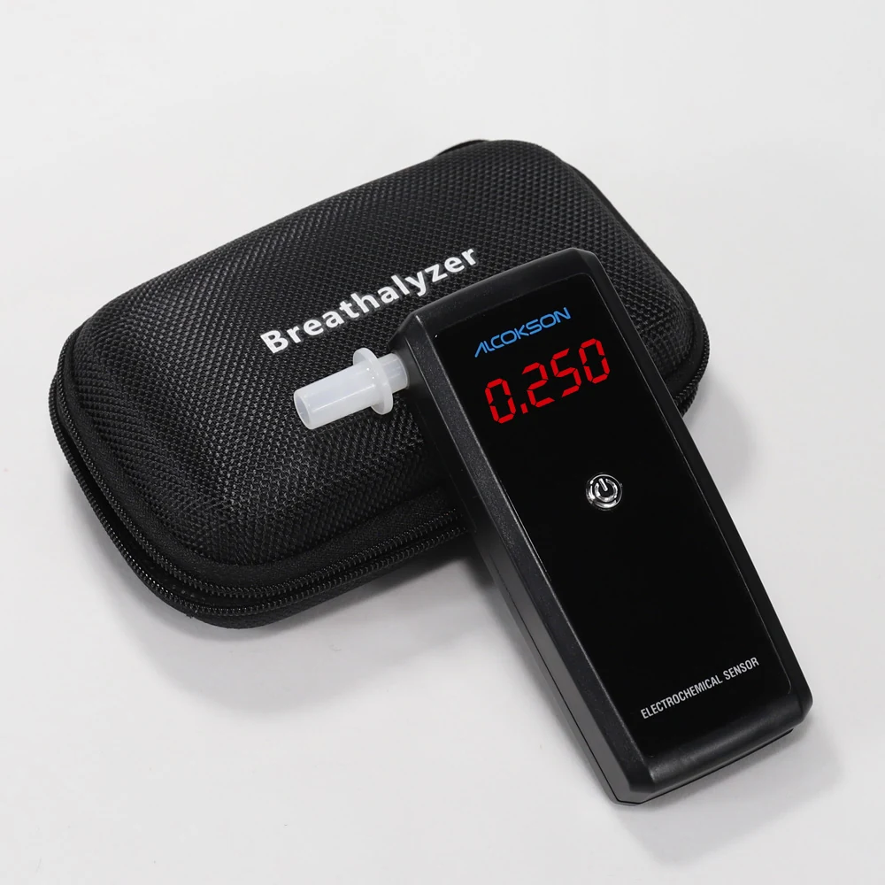 ALC-213 Atemalkohol Tester ruht auf seinem Tragetasche