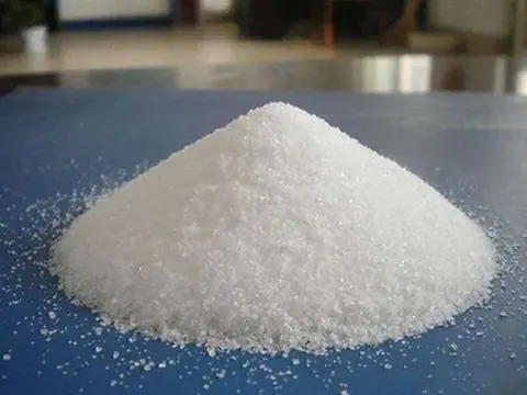 Caustic soda pearls 99% supplied in 25 kg bags