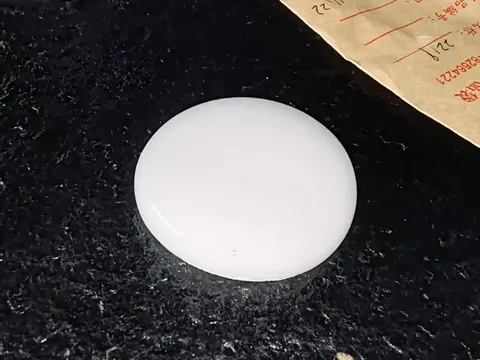 Fired whiteness test disc pressed from nepheline powder