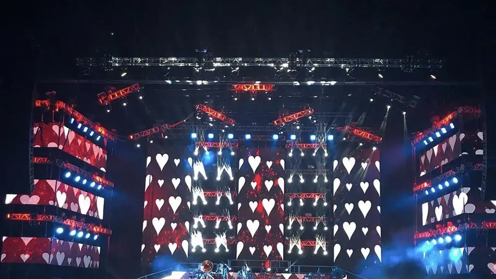 300 m² rental LED screen installed on stage at Auditorio TELMEX, Mexico