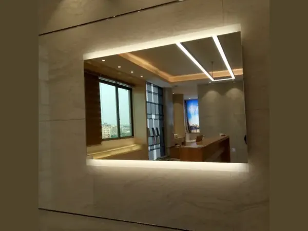 High quality lighted mirror Model HQ004 — High-Quality Lighted Mirror