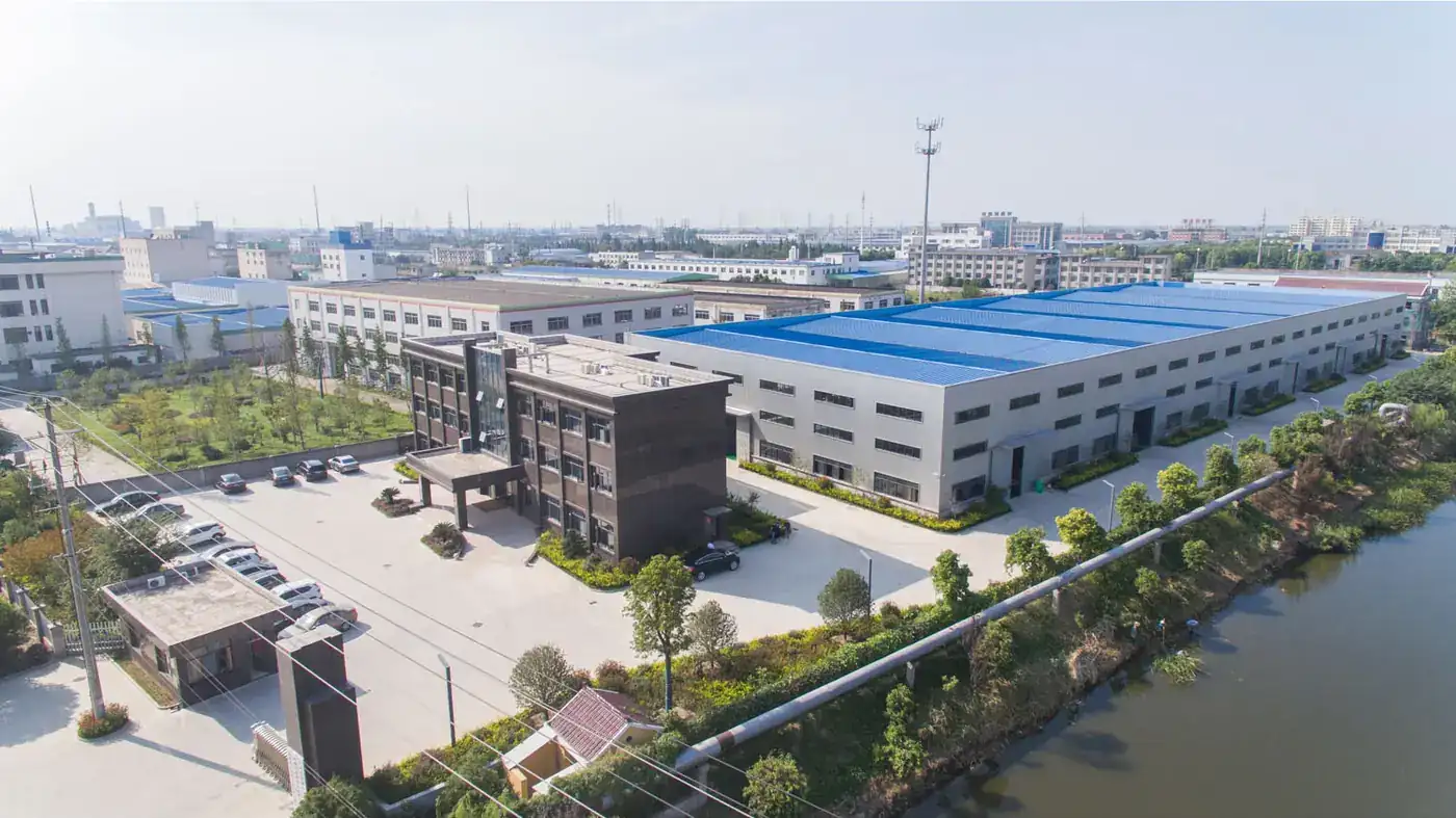 Vista aérea de la fábrica de Mejor Industria y el edificio de oficinas en Shanghai