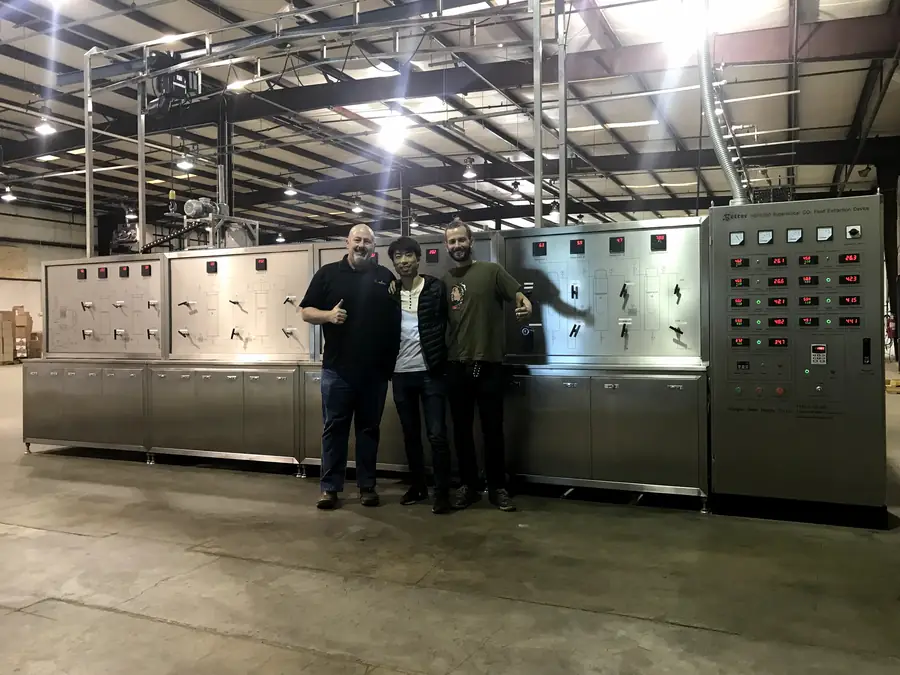 Gran sistema de extracción de CO2 supercrítico entregado en el servicio cliente. — Louisville, Estados Unidos