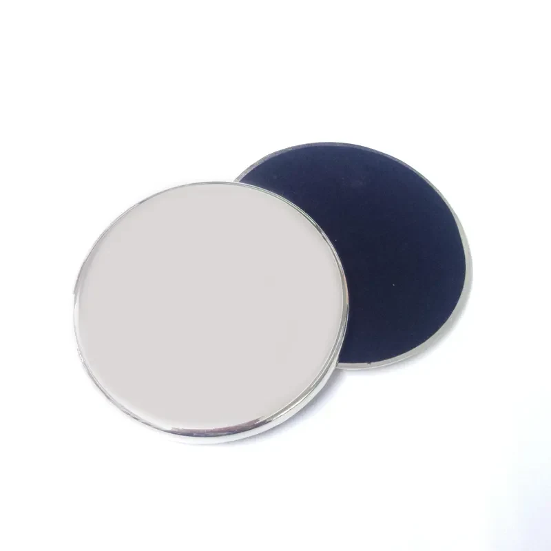 Copos de metal em branco em prata