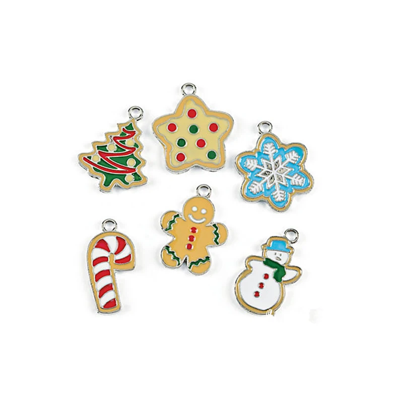 Encantos de metal esmalte incluindo uma árvore, estrela e floco de neve