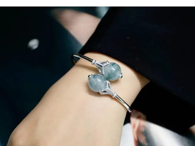Certified Untreated Grade A Jade Bangle With 18K White Gold made by BH Jewelry in Shenzhen