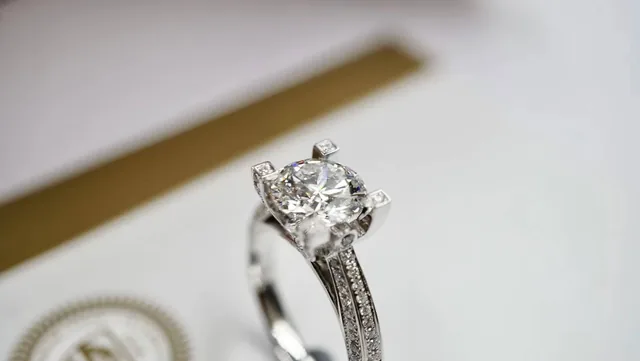 GIA 2.01ct Round Brilliant Engagement Ring made by BH Jewelry in Shenzhen