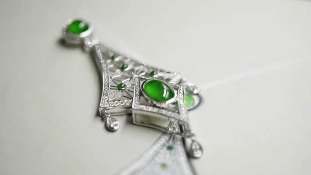 Jadeite Cabochon And Diamond Pendant Necklace made by BH Jewelry in Shenzhen