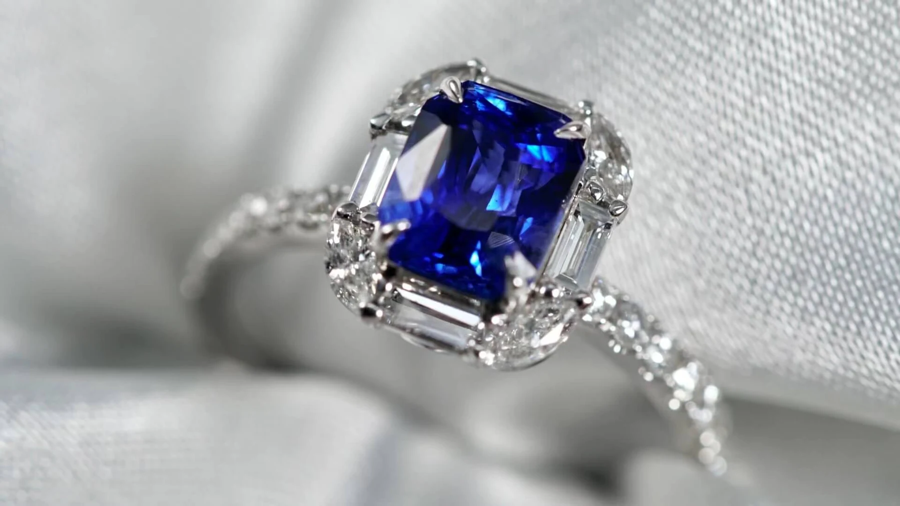Blue Sapphire And Diamond Halo Engagement Ring made by BH Jewelry in Shenzhen