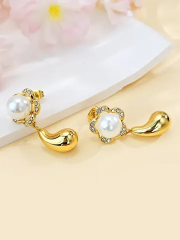 French Vintage Twisted Pearl Stud Earrings for Women Luxury-inspired Elegance Autumn/winter - Plated Brass jewelry made by BlueOne Jewelry
