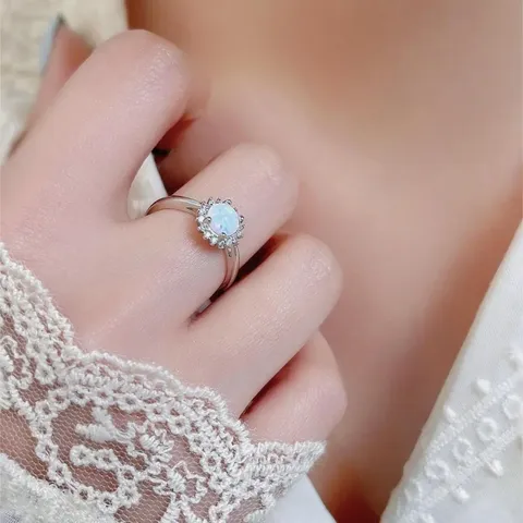رنين زيركونيا الشقيق المكعب يرتدى على يده