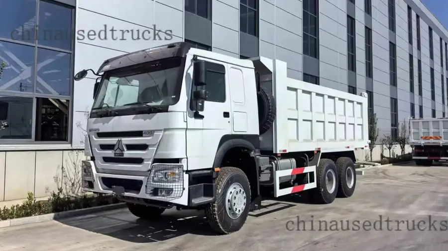 A 5.6m HOWO second-hand dump truck sell at a discount