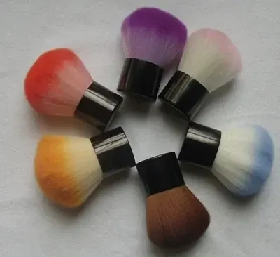 Cosmetic Kabuki Brush With Two-Tone Nylon Hair