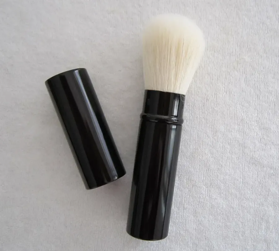 Compact Cosmetic Retractable Powder Brush