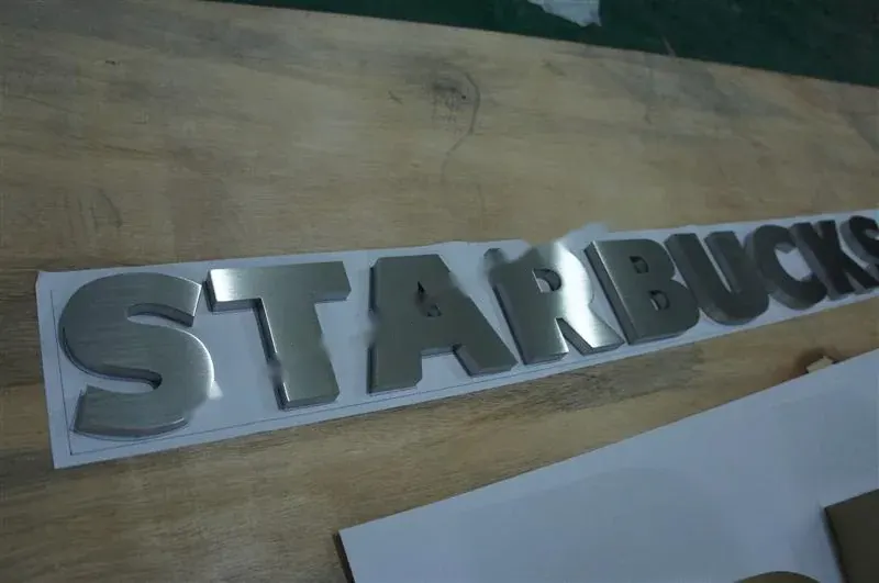 Рельефная буква из шлифованной нержавеющей стали #129