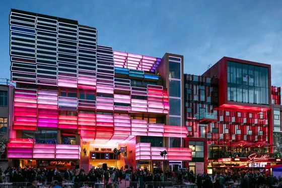 Transparent Media Facades and the Visual Effects They Allow illustration