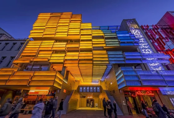Transparent Media Facades and the Visual Effects They Allow illustration