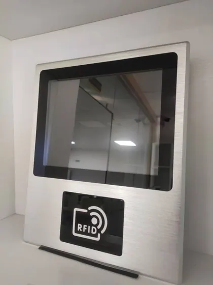 لوحة RFID للكمبيوتر