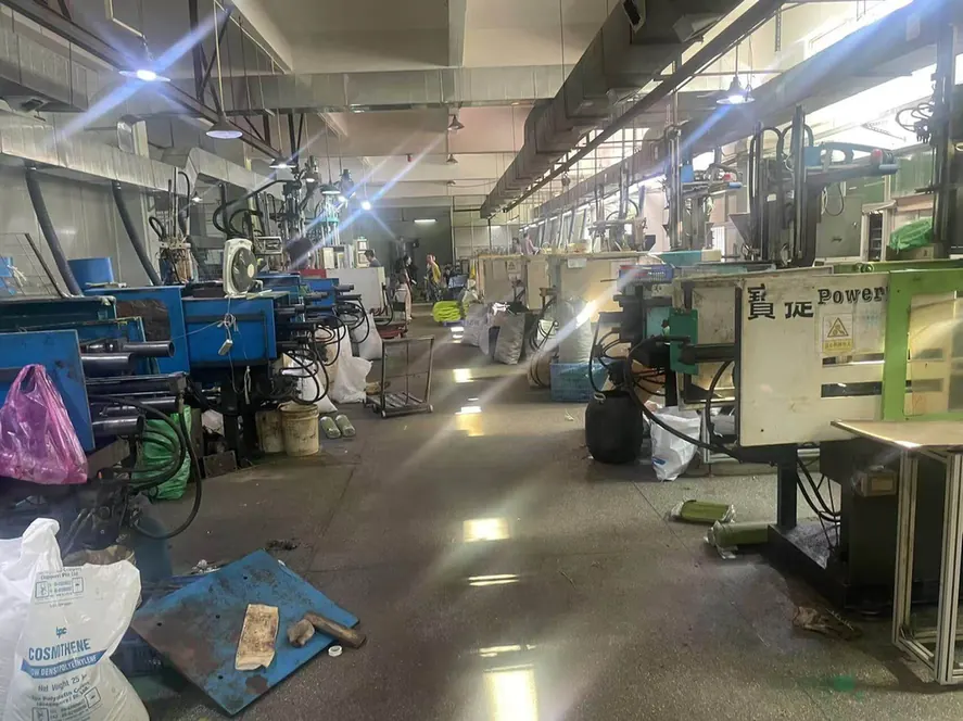 Injection moulding workshop at the MG TREE factory with polyethylene resin and moulded foliage