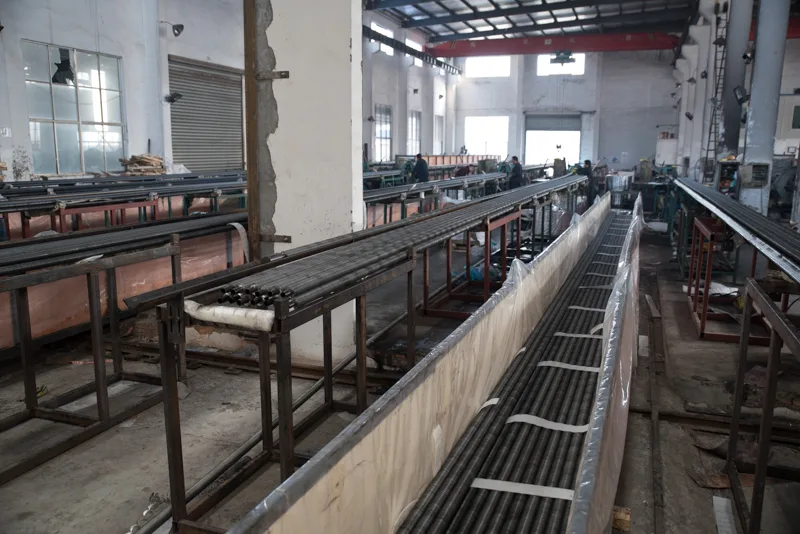 Bündel extrudierter Rippenrohre vor dem Versand