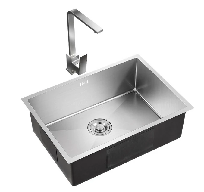 Abbildung zeigt ein Unterbauwaschbecken mit einem Becken und einem an der Wand montierten Küchenauslauf