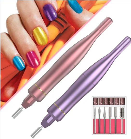 Elektrische Nagelbohrmaschine mit sechs Metallbits im Einsatz an einem Fingernagel