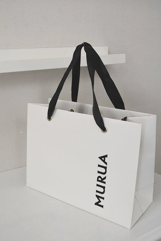 Recycled Material Gift Bags for Sustainable Celebrations 8