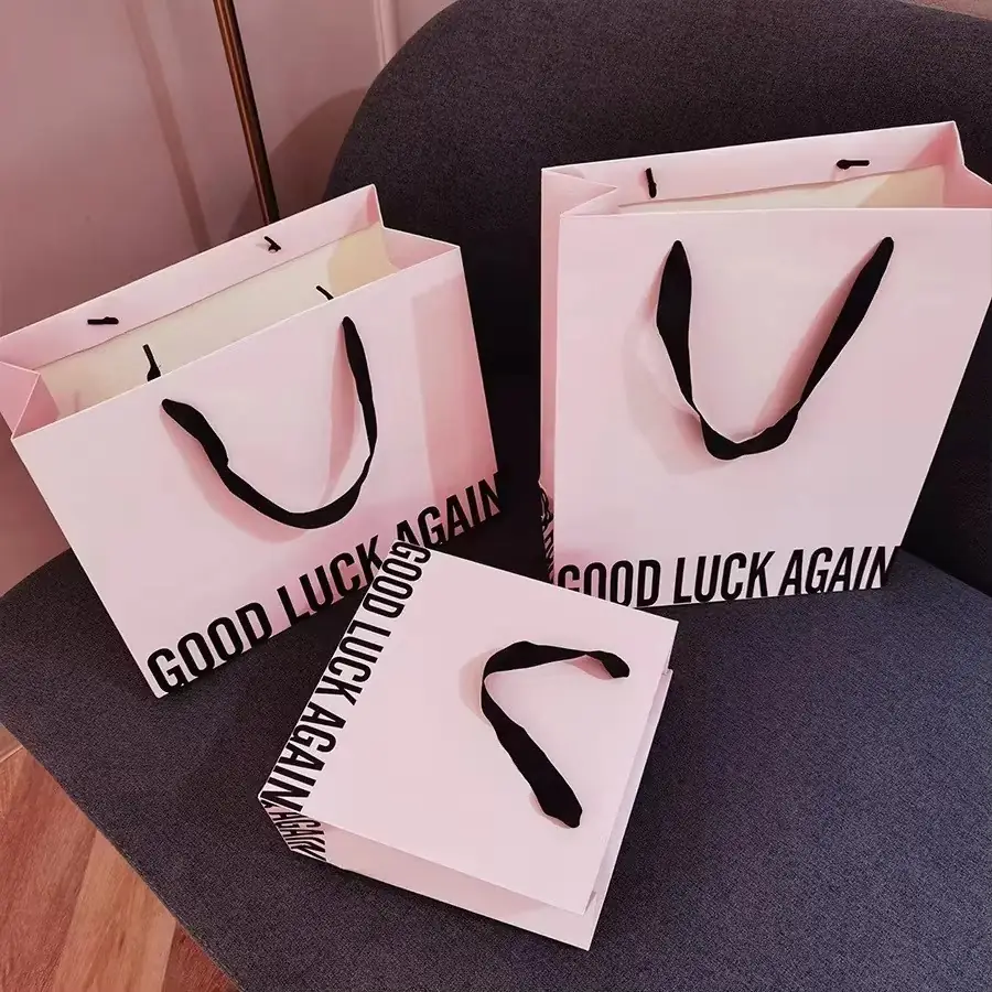 Recycled Material Gift Bags for Sustainable Celebrations 6