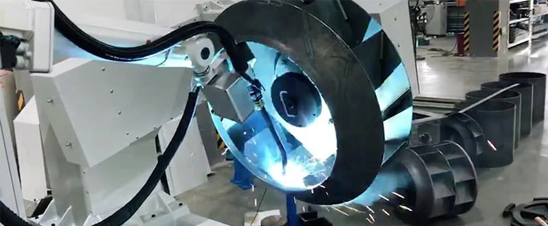 Máquina de solda automática na fábrica Diamond em Fu’an Fujian