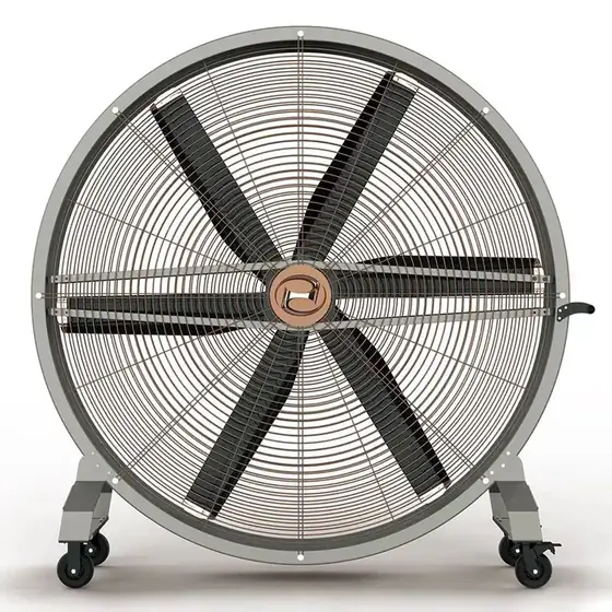 Ventilador grande móvel Diamond com quatro rodízios e rotor de seis pás atrás de uma proteção de arame