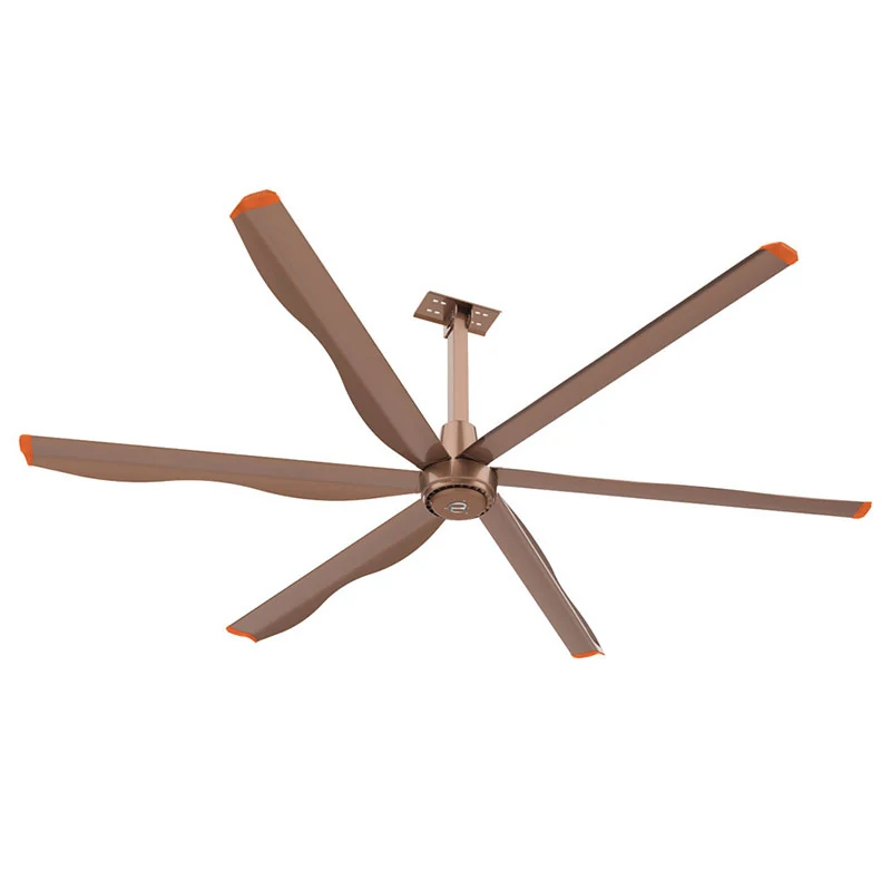 Ventilador de teto comercial HVLS visto de baixo mostrando o layout de seis pás e haste suspensa