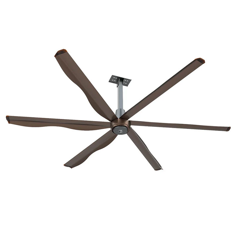 Ventilador de teto comercial de cinco lâminas visto em ângulo contra um fundo branco