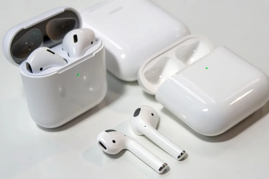 do airpods charge wirelessly,which airpods have wireless charging,airpods pro wireless charging,airp