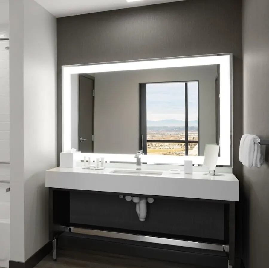 Lighted Mirror Model HQ002