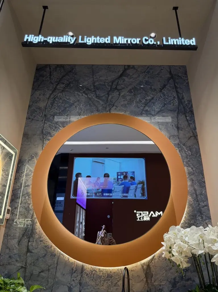 HQ Lighted Mirror