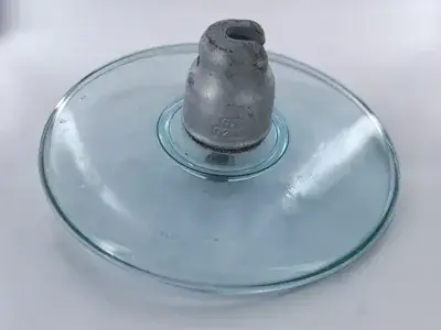 Aerodynamic type toughened glass insulator with wide open shed and no underribs