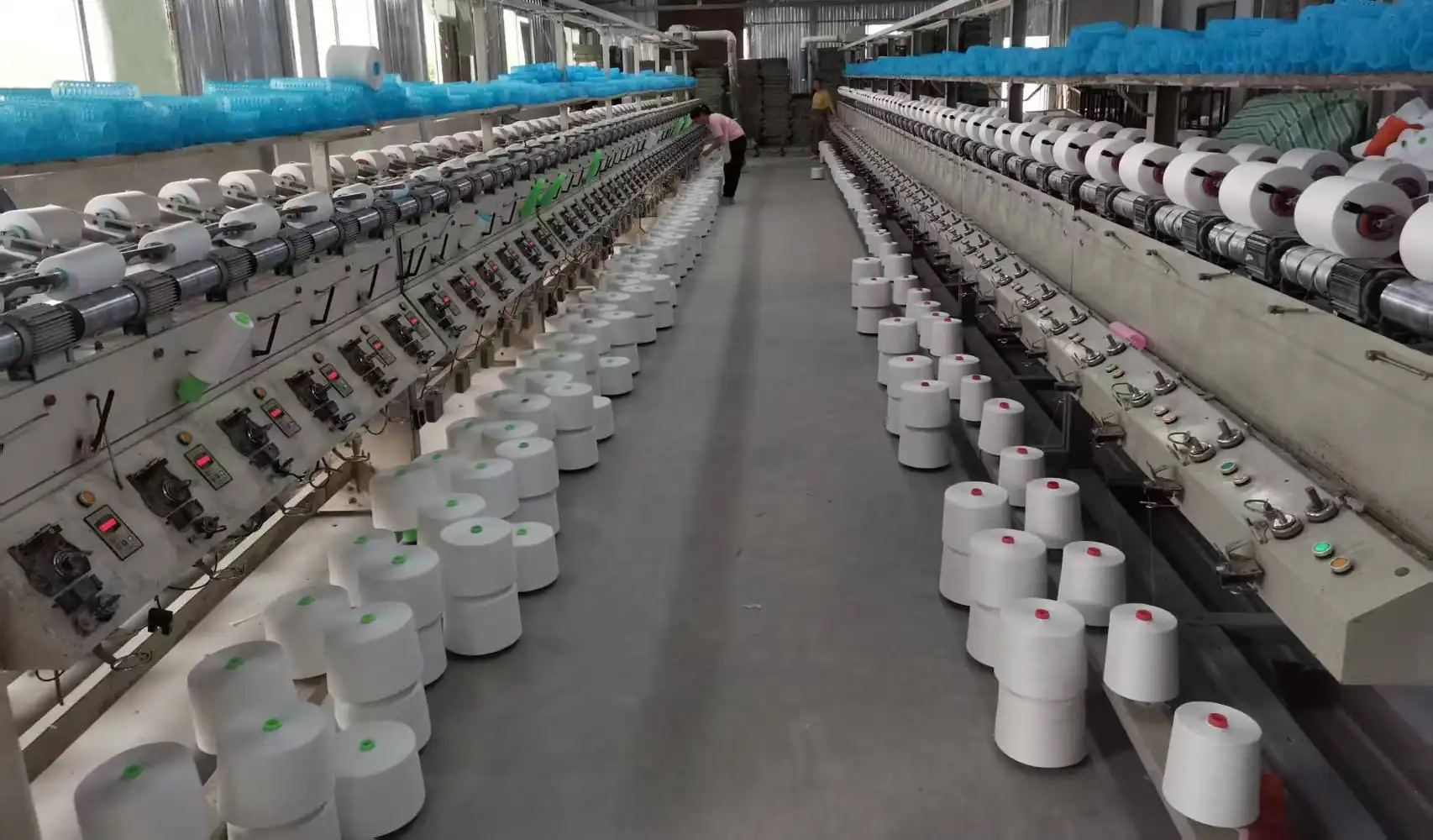 Automatic winding machines building finished cones