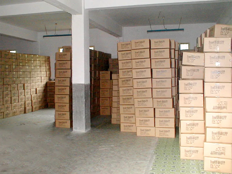 Produto acabado encaixotado no armazém