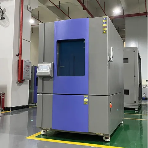 -50°Cから80°C、および-45°Cから150°Cの定格を検証する高低温試験チャンバー。