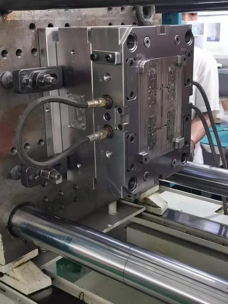 Injection Mold Mounted in Molding Machine