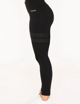 Close-up of the waistband and fabric texture of XH-YL037, highlighting the seamless construction