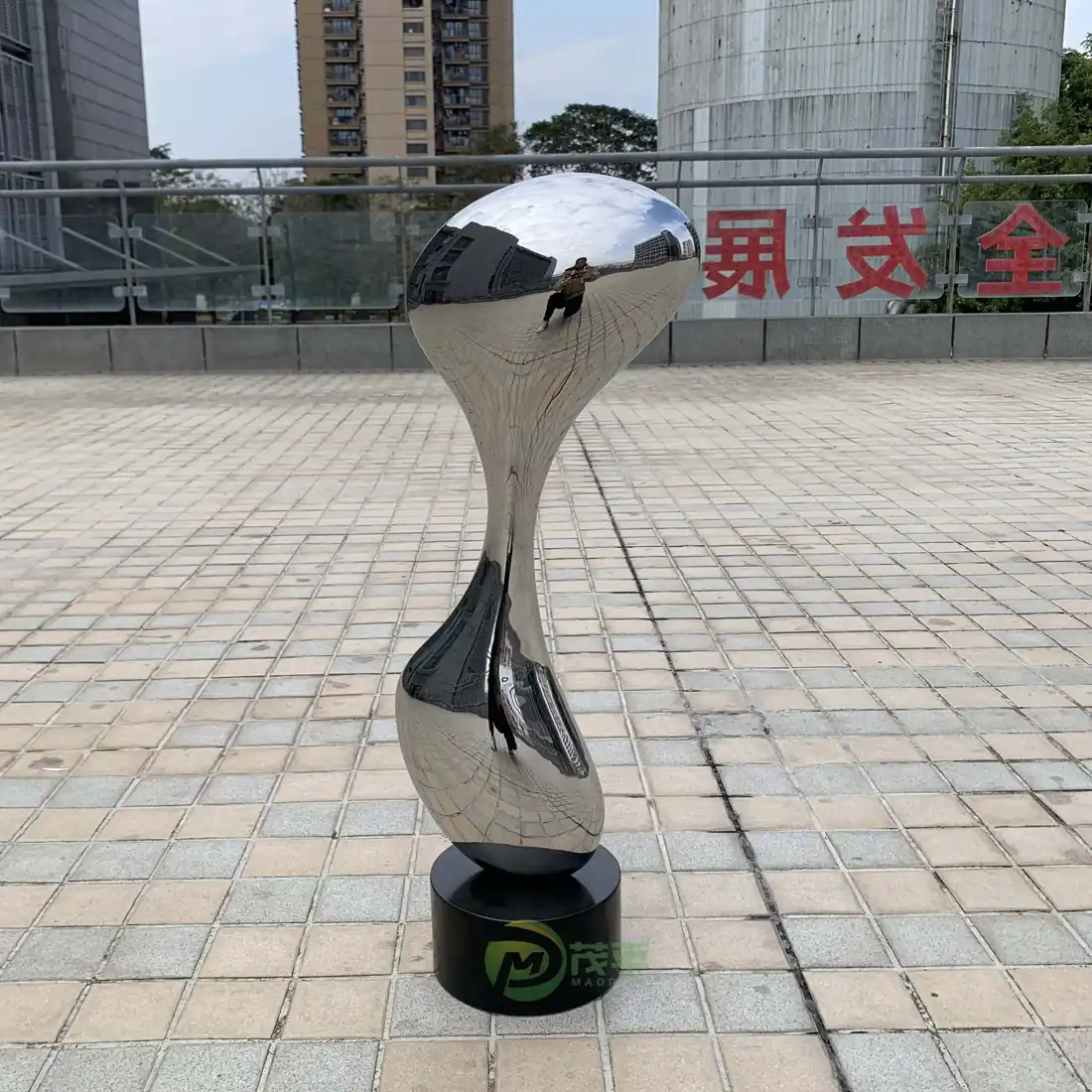 抽象的なステンレス鋼の装飾