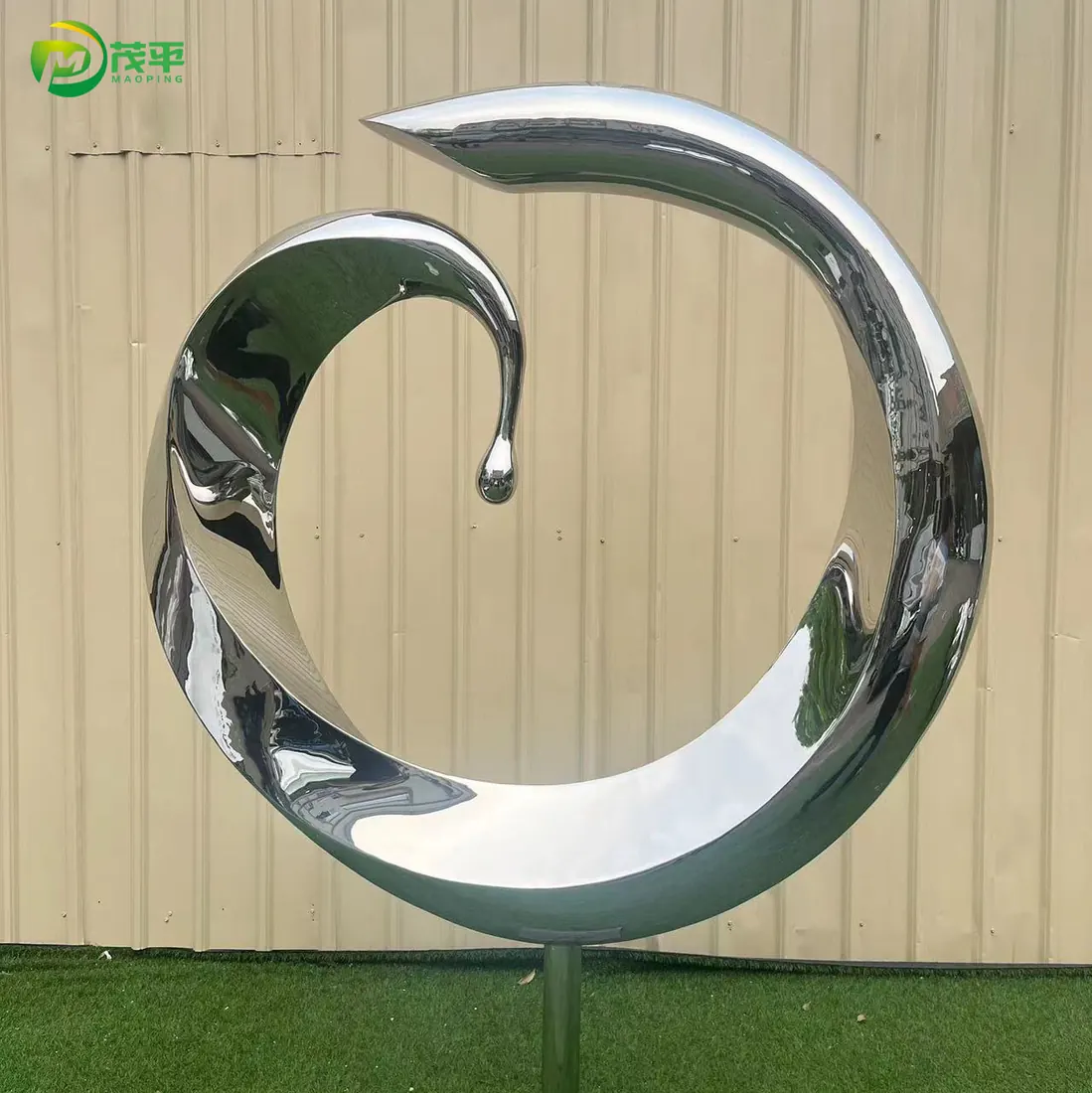 escultura en acero inoxidable