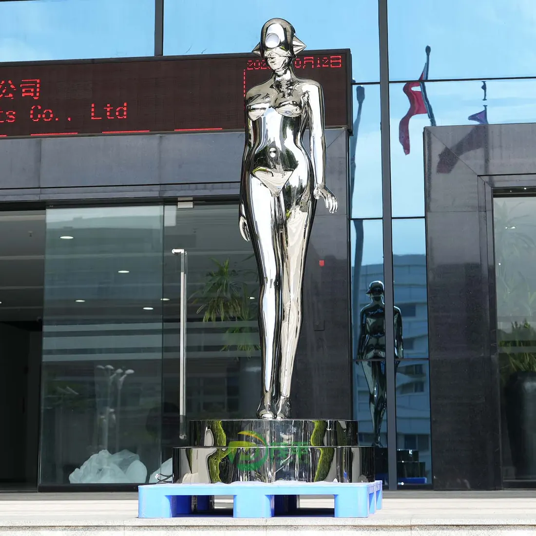 回転ライト女性ロボットステンレス鋼彫刻