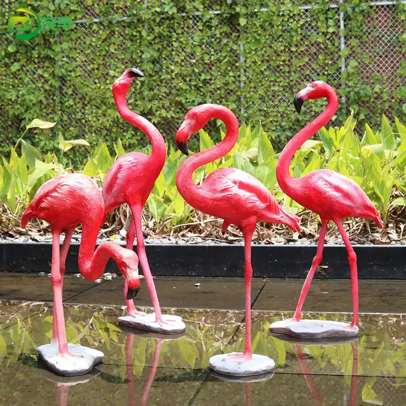 フラミンゴのガラス繊維の彫刻