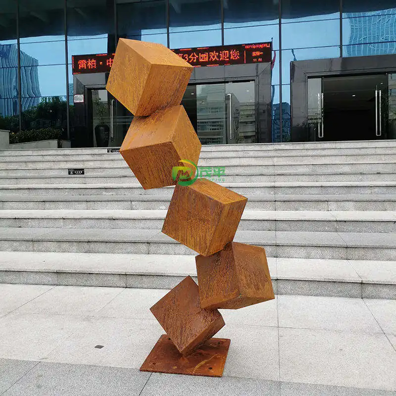 幾何学的な Corten の鋼鉄彫刻