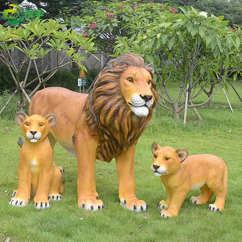 escultura en león de fibra de vidrio