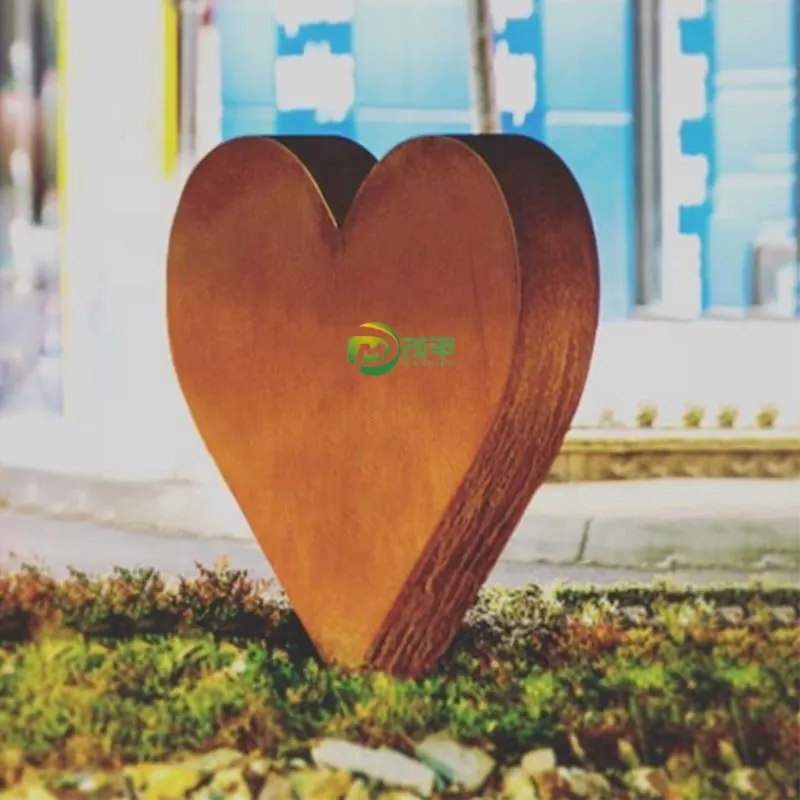 愛 Corten の鋼鉄彫刻
