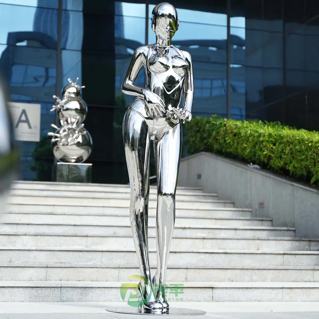 女性ロボット ステンレス鋼彫刻
