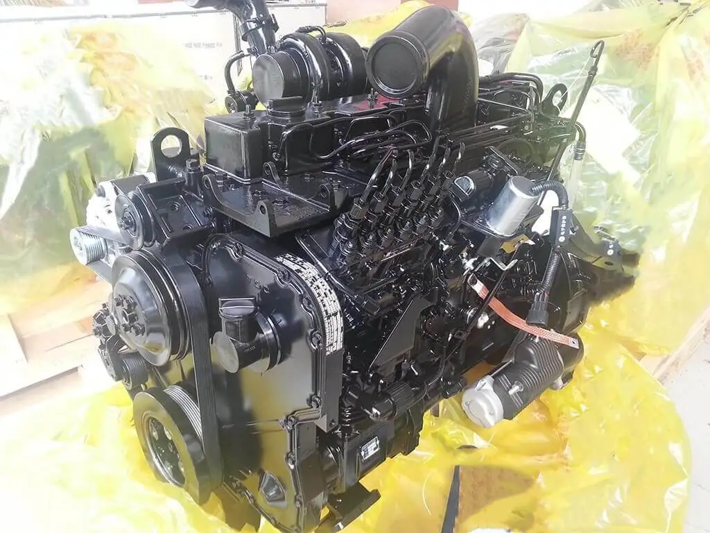 Cummins C220-20 Diesel Engine 220HP Vehicle Engine Assembly shown from another angle